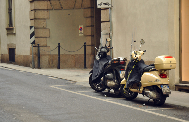Walking the feet in&nbsp;Milan