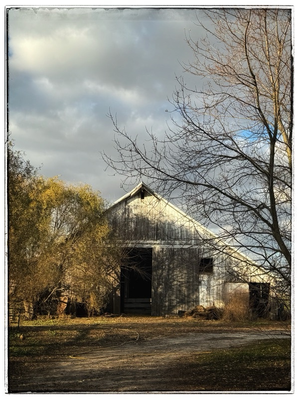 Old farm barn 